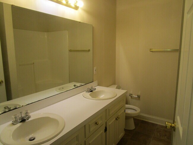 Building Photo - 1045 Cutleaf Dr