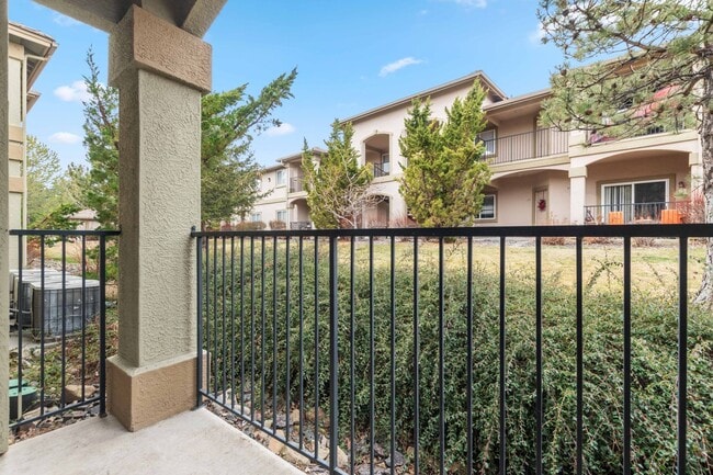 Building Photo - Fabulous Downstairs Condo at Silver Creek!