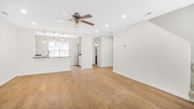 Building Photo - UPDATED 2BR/2.5 BA Condo with Garage in th...