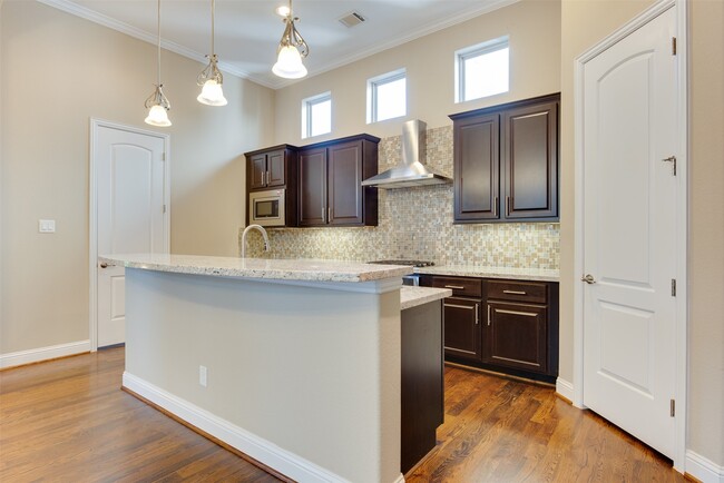 Building Photo - 6105 Stillman St