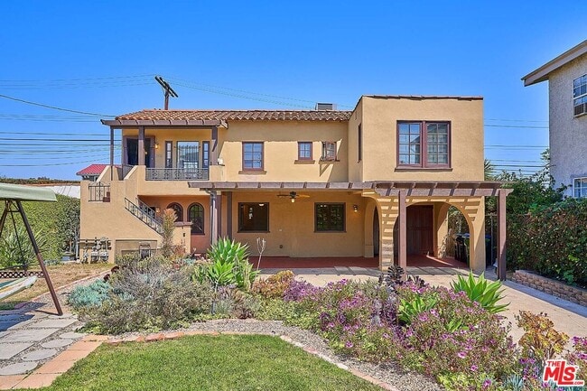 Building Photo - 1076 West Blvd