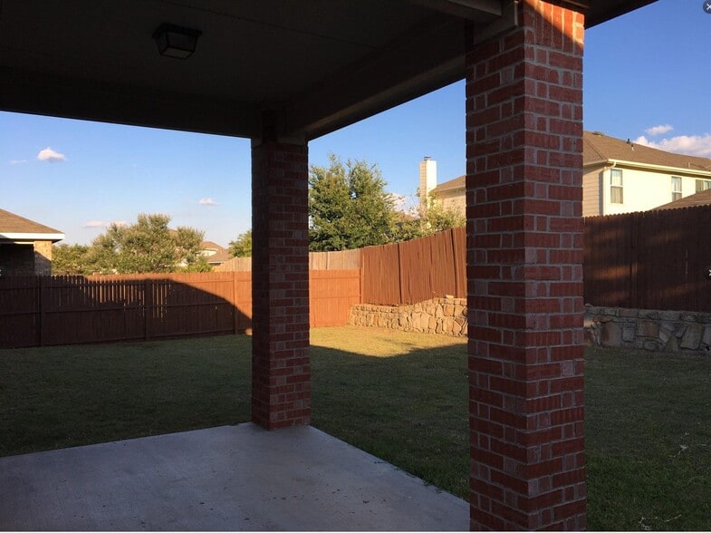 Building Photo - 2136 Carlotta Dr