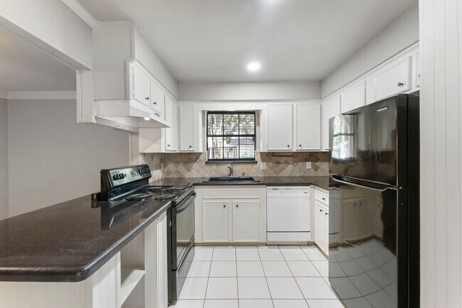Building Photo - 1010 E Red Cedar Cir