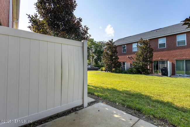 Building Photo - 9439 High Meadow Ln