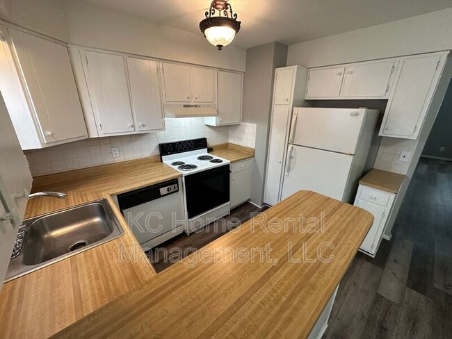Building Photo - 6753 N Askew Cir