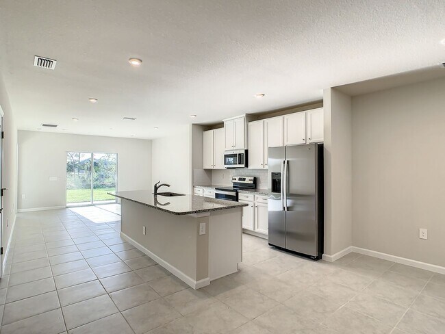Building Photo - Villa Home in West Port - 3/2/2 close to s...