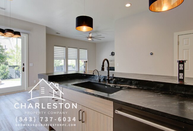 Building Photo - 2217 Daniel Island Dr