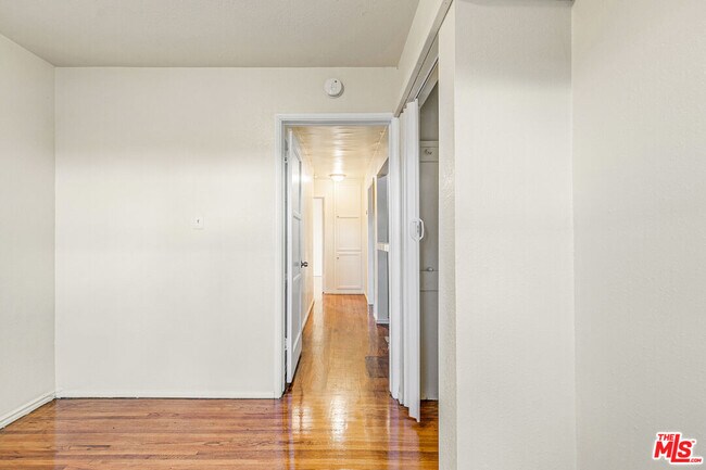 Building Photo - 3725 S Victoria Ave