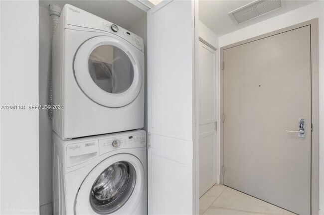 Building Photo - 488 NE 18th St