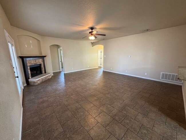 Building Photo - 601 W Little Dipper Dr