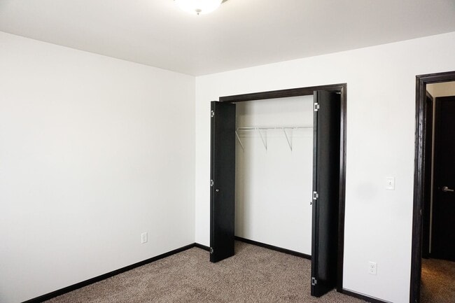 Building Photo - 3 Bed 3 Bath Twin Home