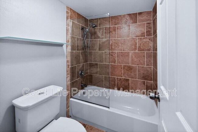 Building Photo - 2564 Navarra Dr