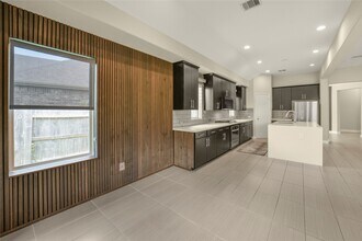 Building Photo - 10919 Walts Run Ln