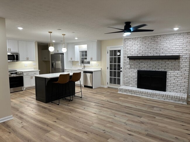 Building Photo - 4102 Surrey Ln