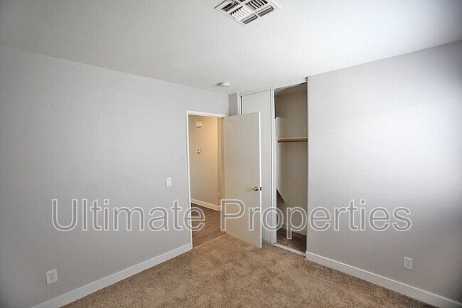 Building Photo - 16107 W Sherman St