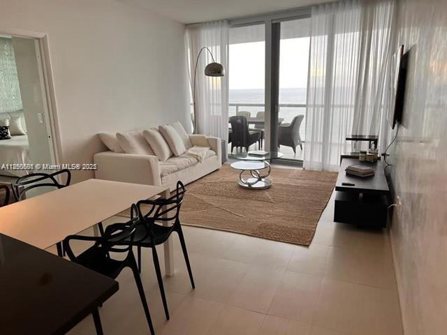 Building Photo - 17121 Collins Ave