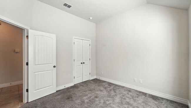 Building Photo - 490 Nautical Lp