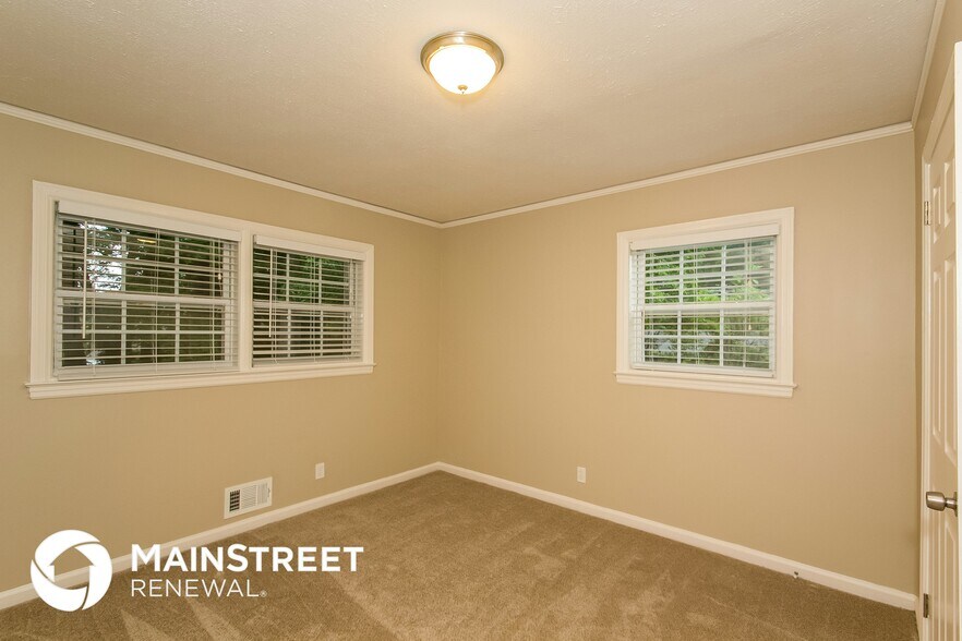 Building Photo - 3545 Ingledale Dr SW