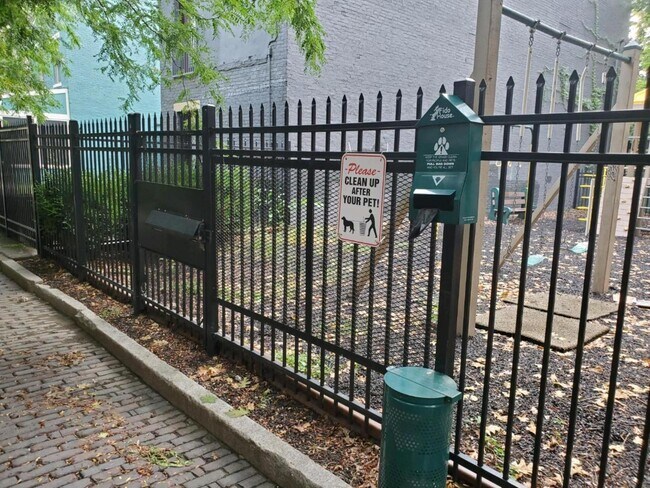 Building Photo - 1407 Vine St