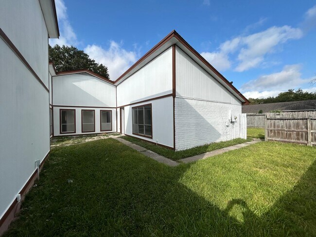 Building Photo - 11311 Angelique Dr