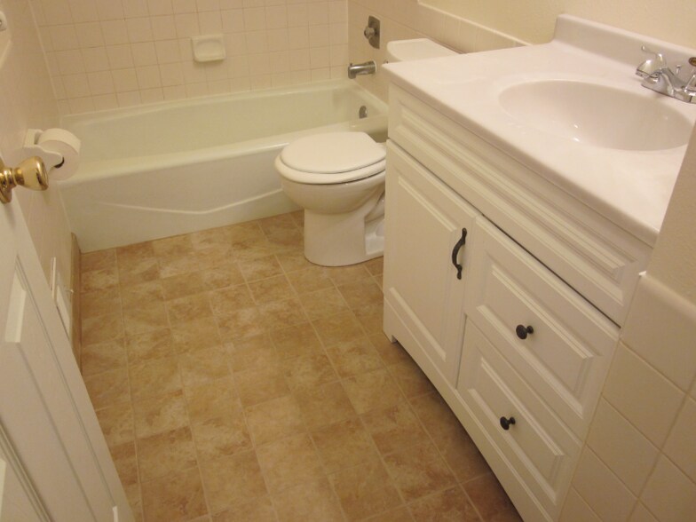 Building Photo - 2513 Cedar Hills Dr