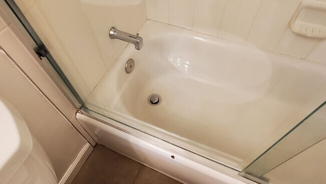 Building Photo - Spacious 2 Bedroom, 1 Bathroom Moraga Condo