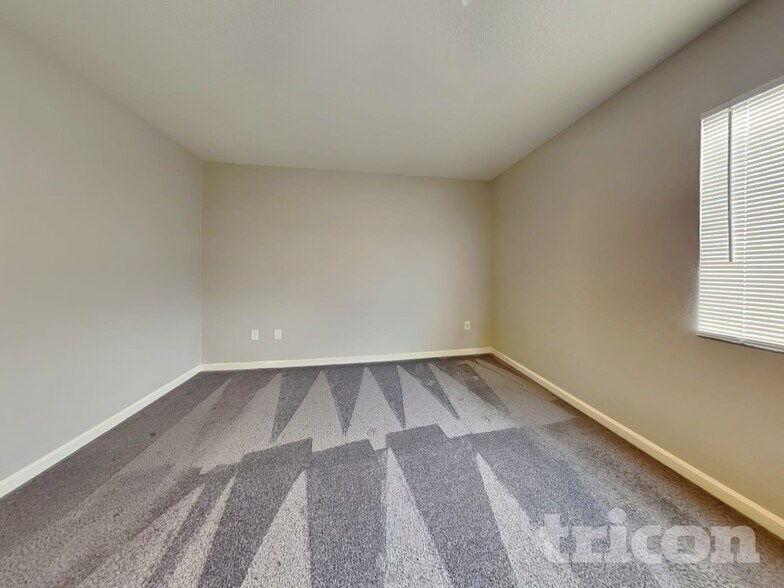 Building Photo - 8952 Elk Ravine Dr