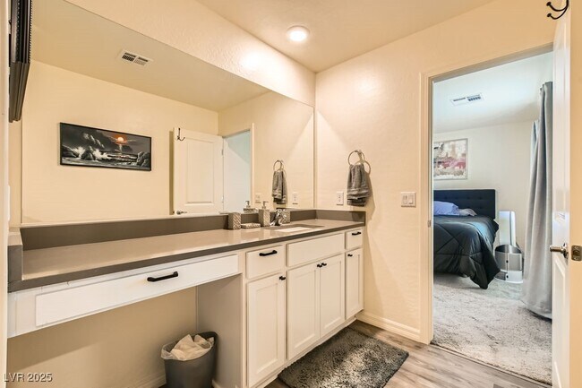 Building Photo - 1585 Desert Path Ave