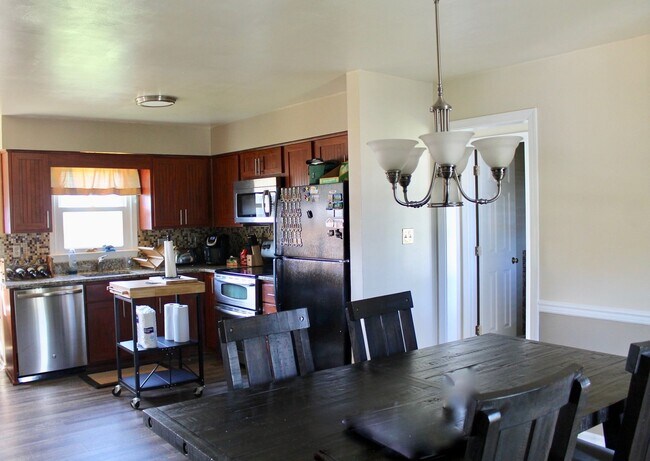 Building Photo - 3BD/2.5BA Home minutes from Dam Neck!  Full fenced Back yard!!