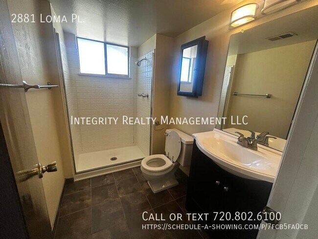 Building Photo - 2881 Loma Pl