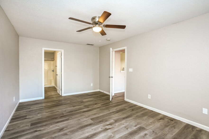 Building Photo - 6566 Crossbridge Dr