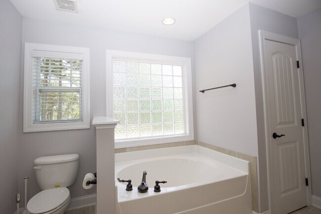 Building Photo - "Spacious 4-Bedroom Gem with 2.5 Baths at ...