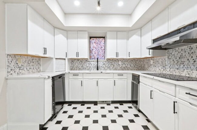 Building Photo - 5 Millay Ct