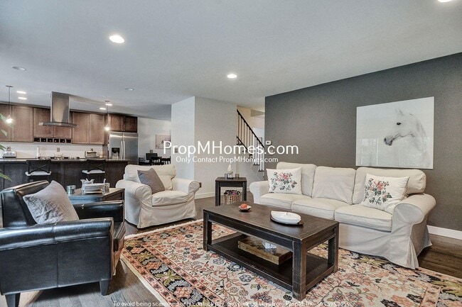 Building Photo - Charming Updated First Addition Cottage!