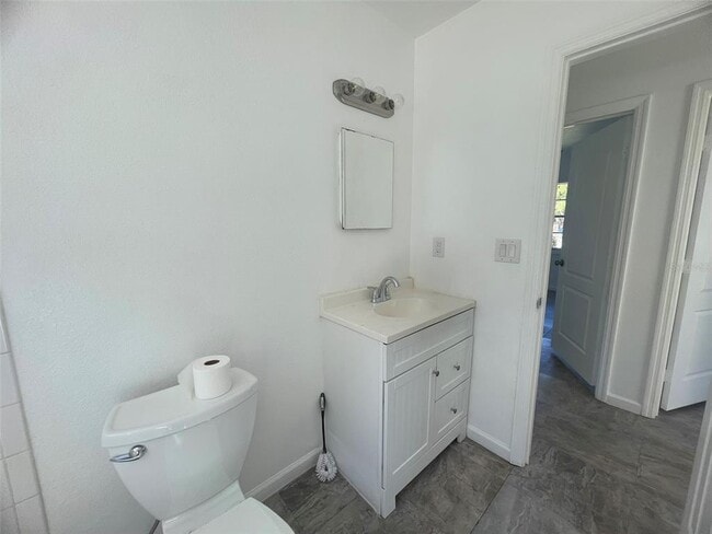 Building Photo - 525 E Helen Ave