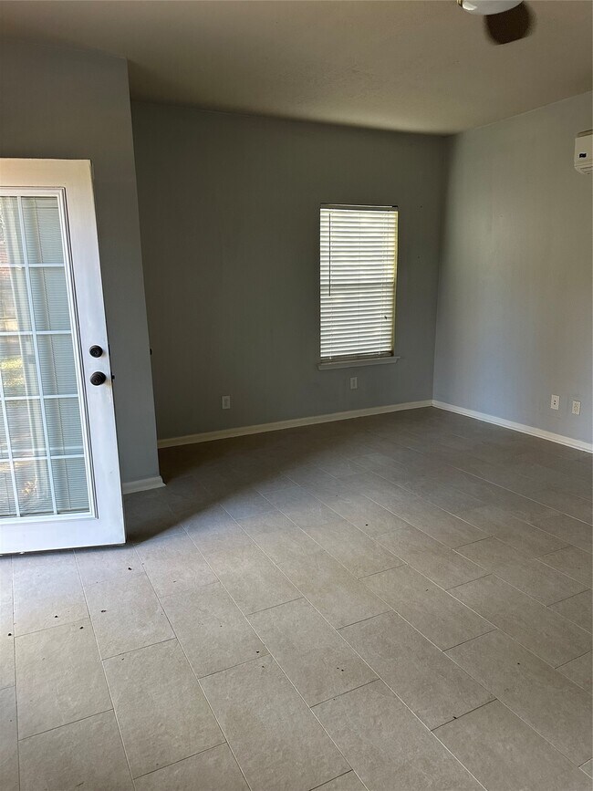 Building Photo - 3807 Belmont Turn