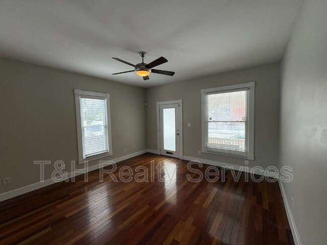 Building Photo - 1820 E 12th St