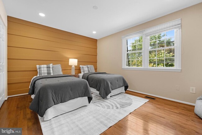 Building Photo - 10429 Headly Ct