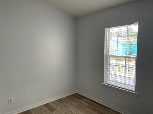 Building Photo - 2 Bedroom 2 Bath  with Flex Room, located in Saltaire Village