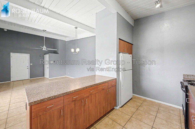 Building Photo - 2525 N Alvernon Way