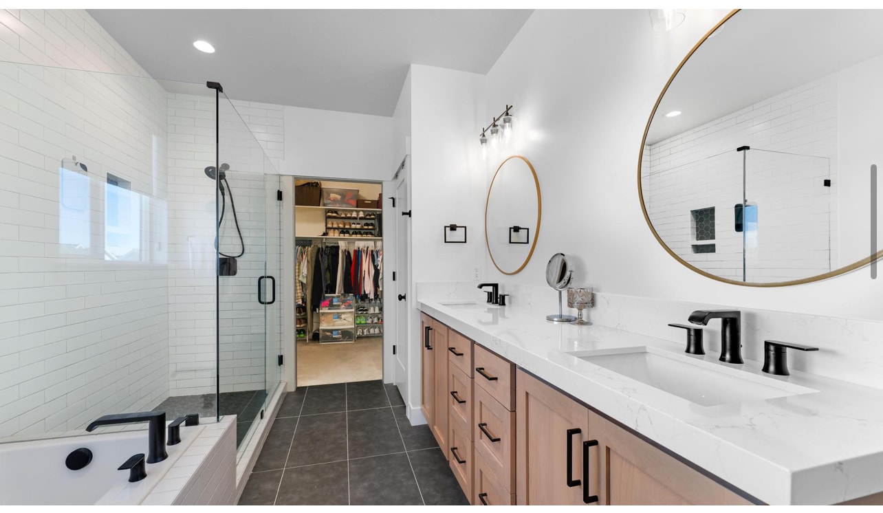 Dual Vanity Bath - 897 N Main St