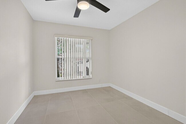 Building Photo - 1135 Staghorn St