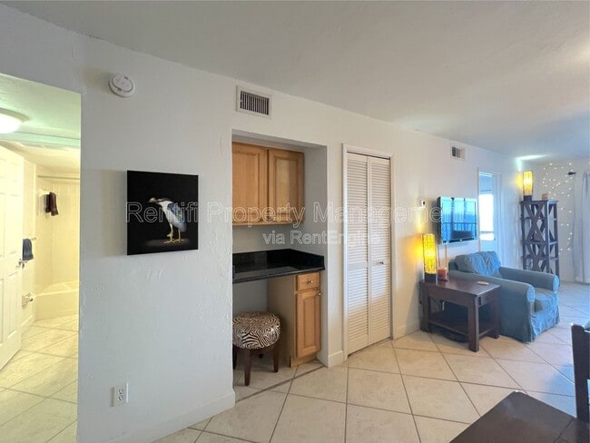 Building Photo - 2711 First Street