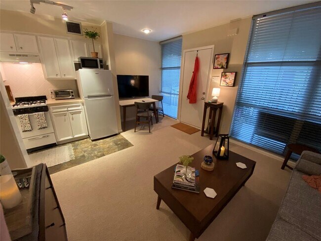 Building Photo - 1901 Whitney St