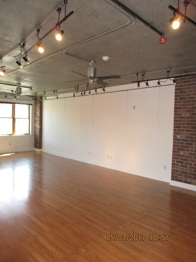Building Photo - 411 NW Flanders St