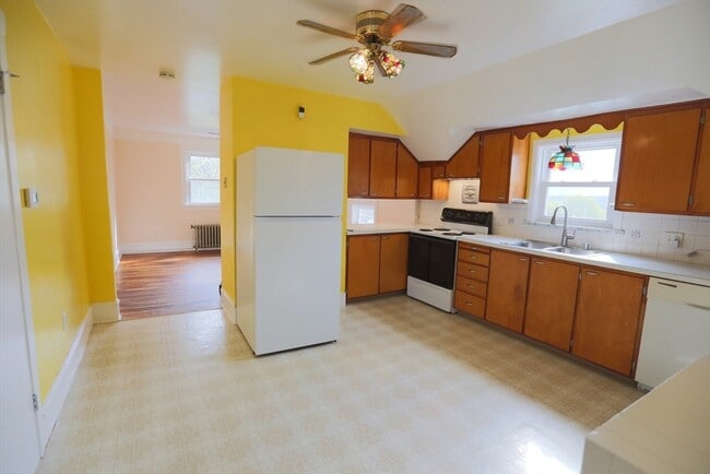 Building Photo - 134 Baldwin St