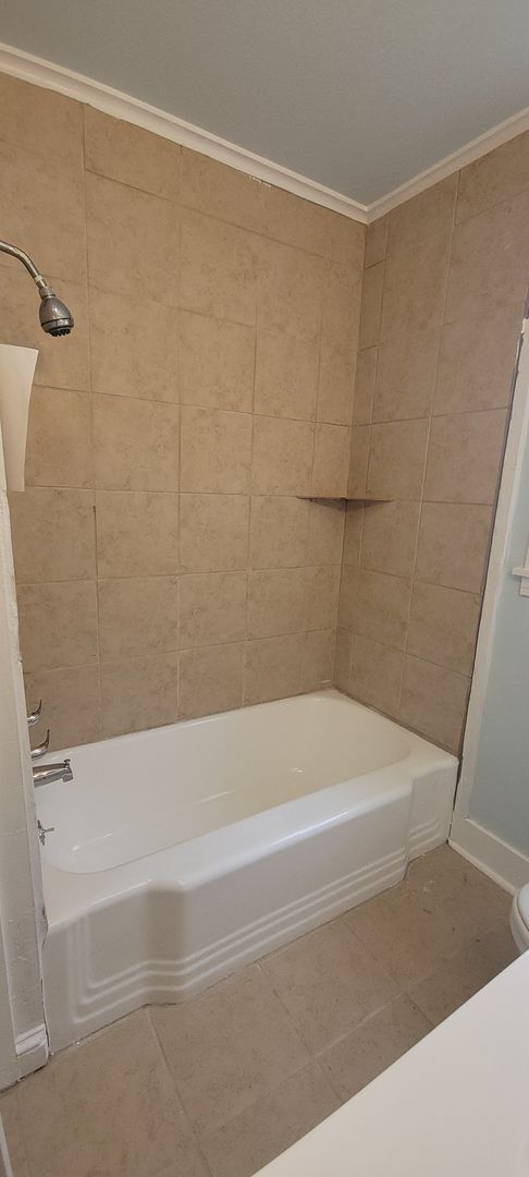 Building Photo - Beautiful 3 bedroom/1.5 bathroom house wit...
