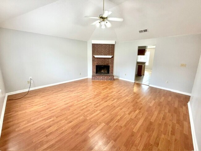 Building Photo - 5435 Gardendale St