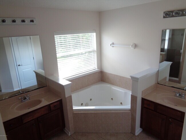 Building Photo - 682 Candlebark Dr