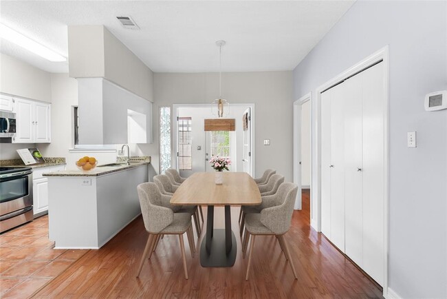 Building Photo - 1307 Kinney Ave